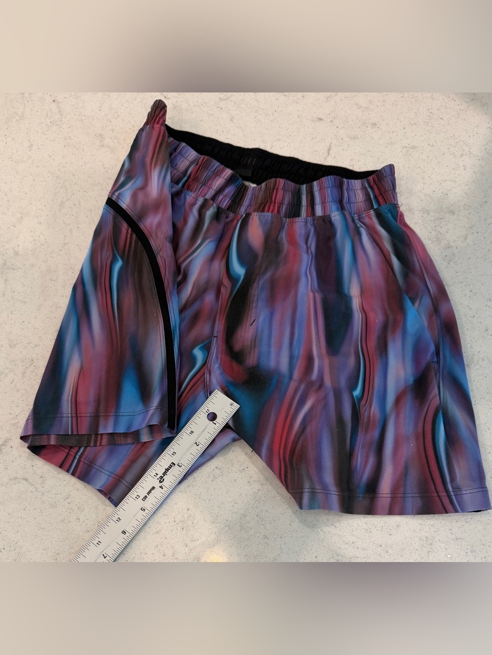 Men’s multicolored 6” Lululemon shorts
